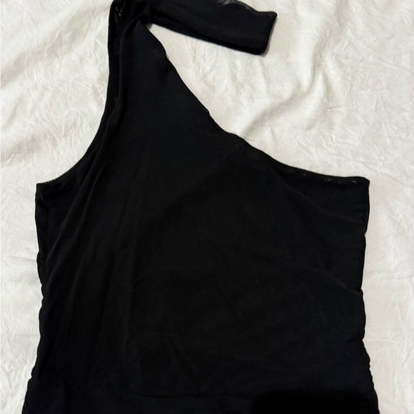 Tiger Mist Black Asymmetrical Sleeveless Tank - Picture 4 of 5